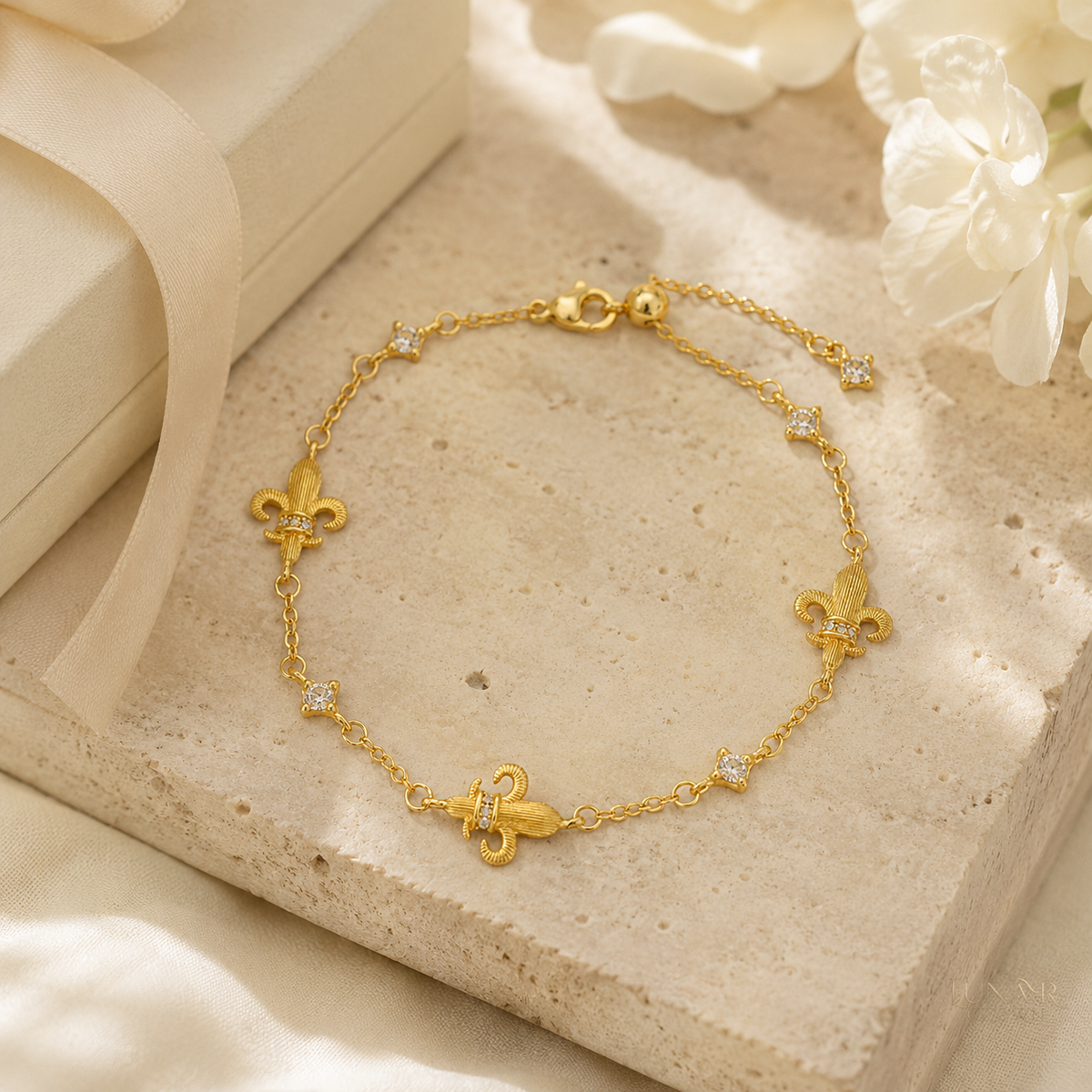 Floral Chain Bracelet — Gold Tone