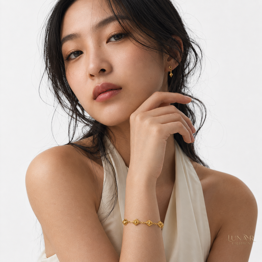 Conch Shell Bracelet — Gold Tone