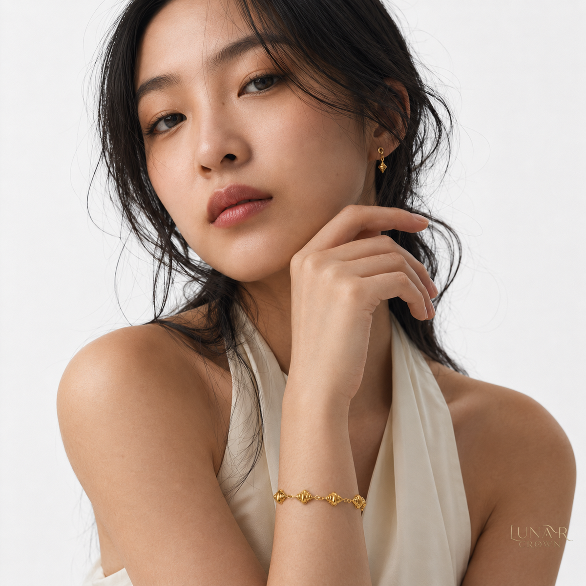 Conch Shell Bracelet — Gold Tone