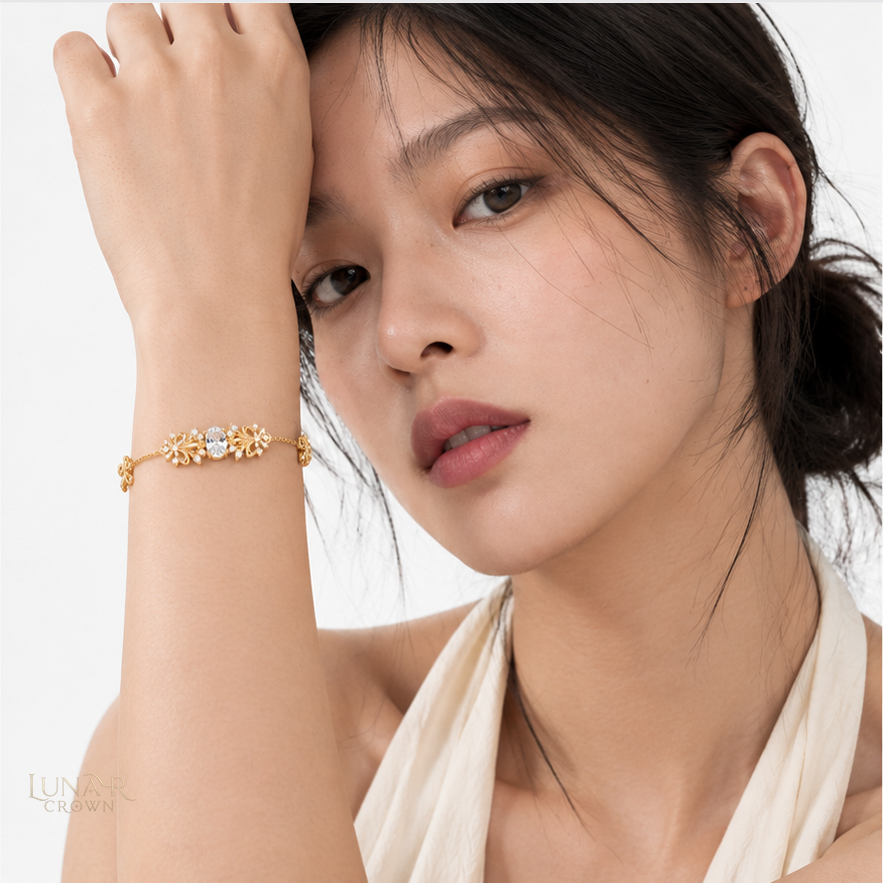 Iris Link Bracelet — Gold Tone