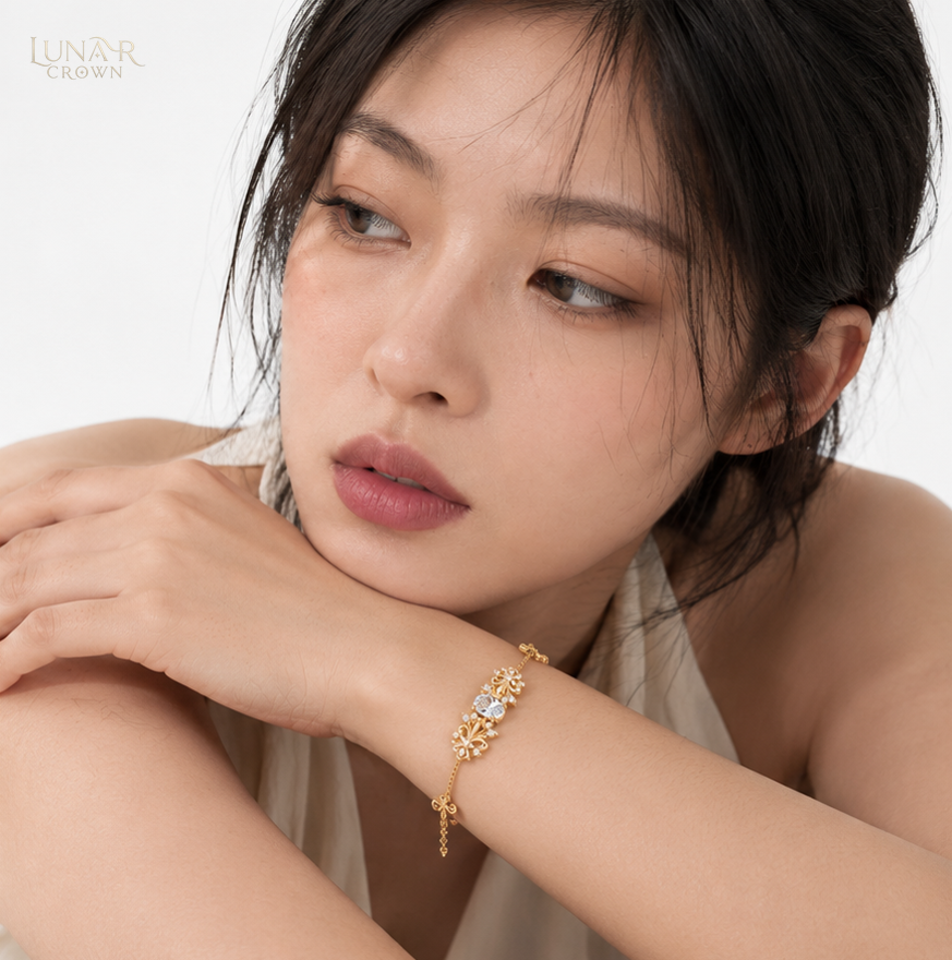 Iris Link Bracelet — Gold Tone